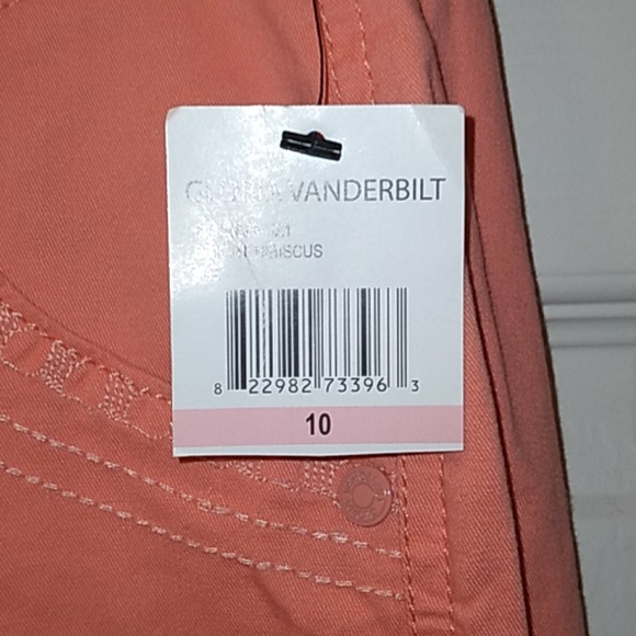 Gloria Vanderbilt Capris - Picture 5 of 8